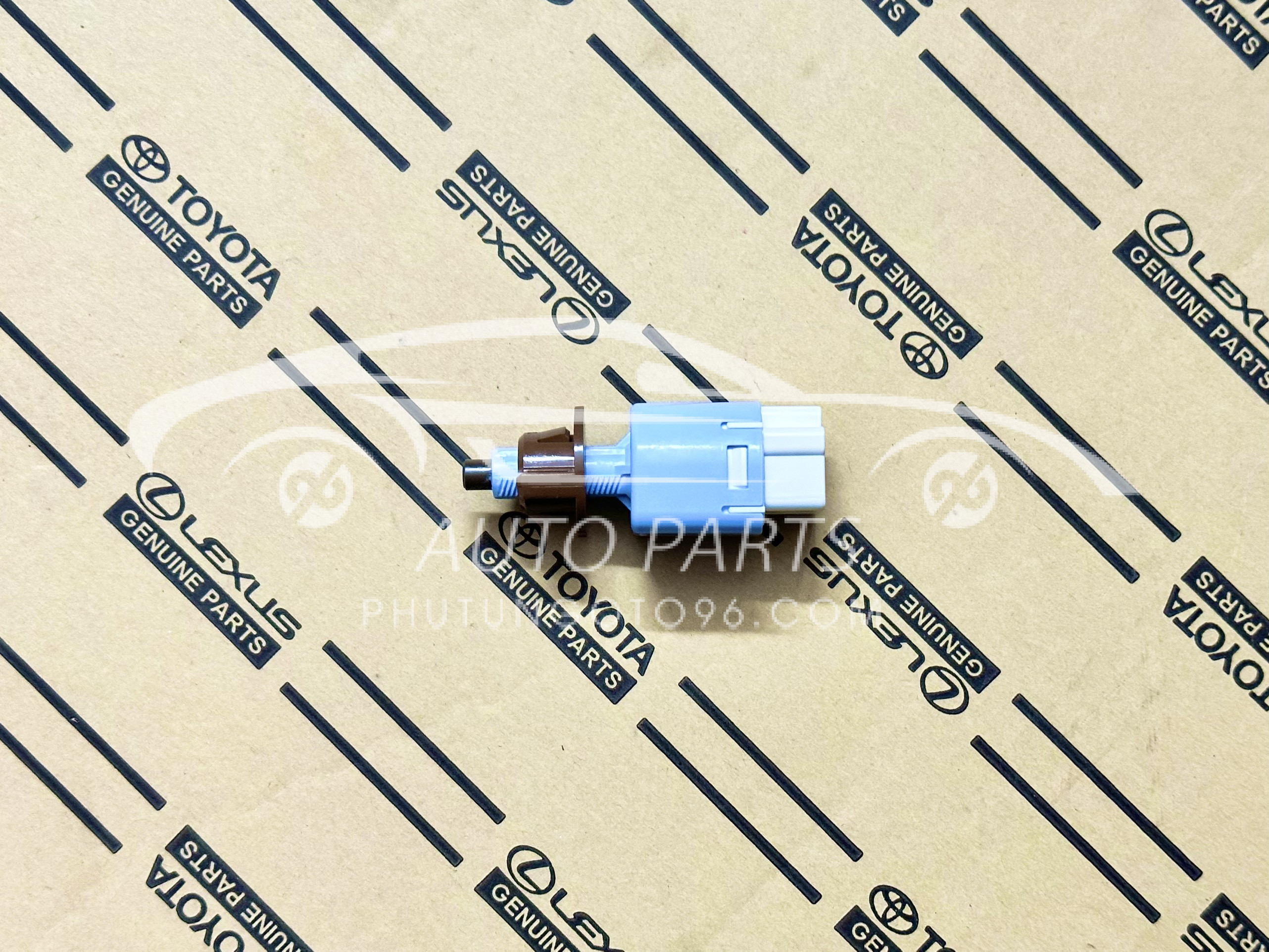 84340-09041 Công tắc đèn phanh Innova, Hiace, Vios, Fortuner, Hilux, Venza, Camry