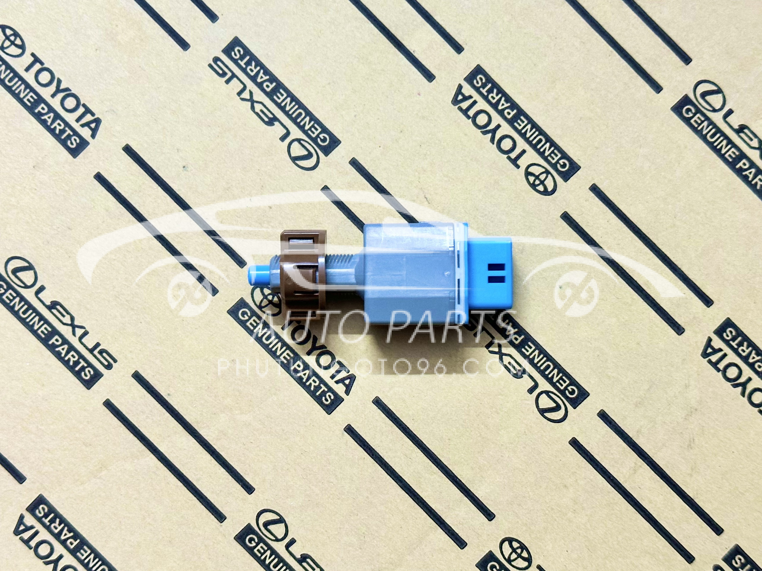 84340-09380 Công tắc đèn phanh Hilux, Corolla Cross 2021