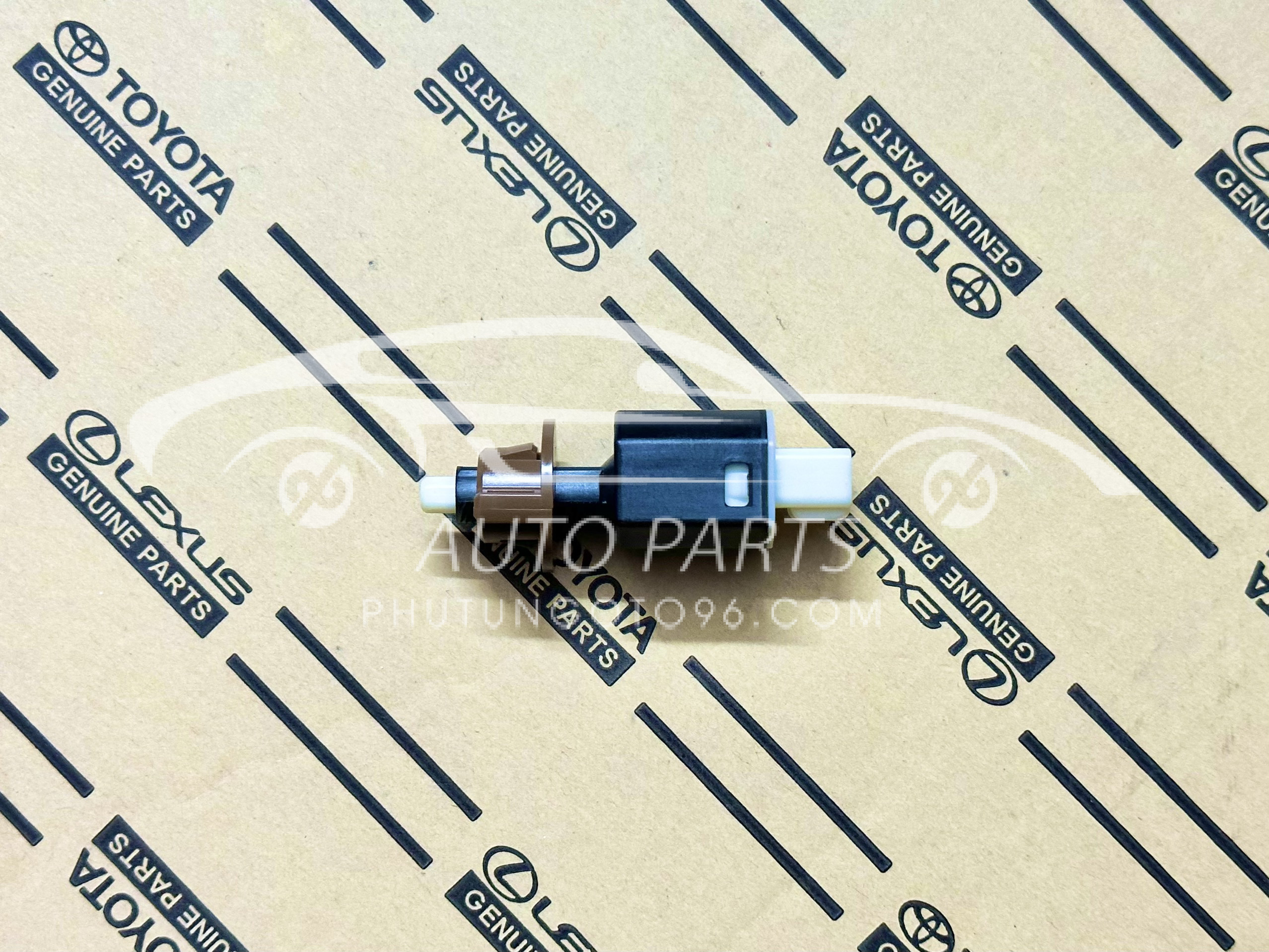 84340-59645 Công tắc chân phanh Camry 2012-2015