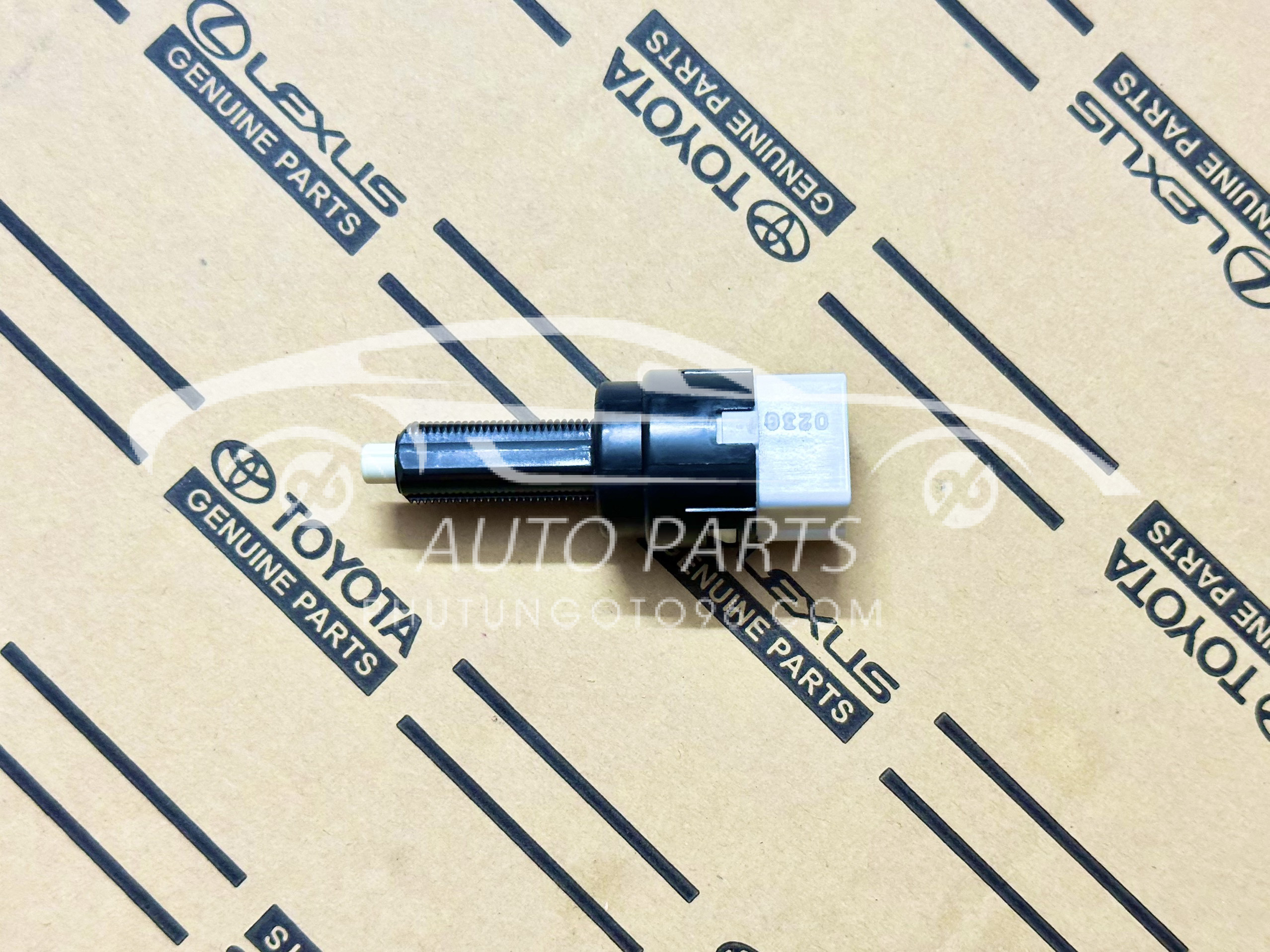 84340-BZ010 Công tắc đèn phanh Avanza , Avanza Premio