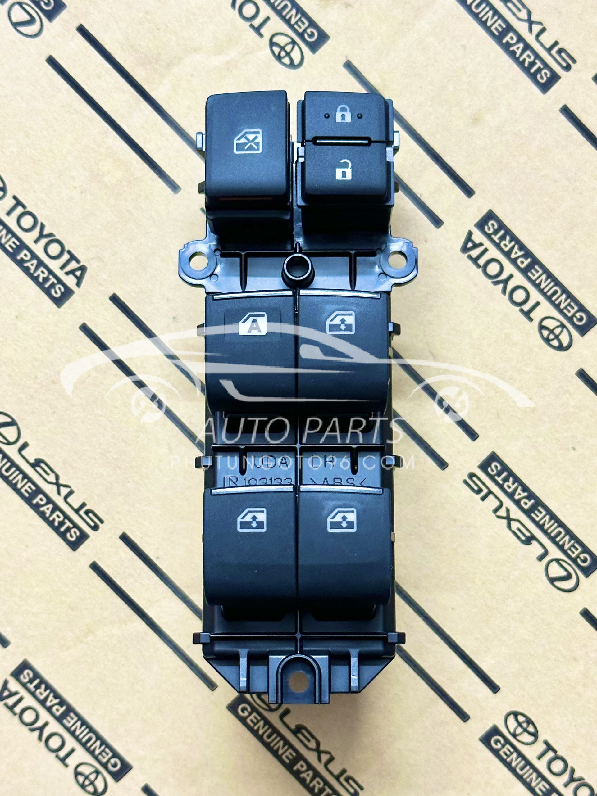 84820-0K271 Công tắc lên kính tổng Innova 2017