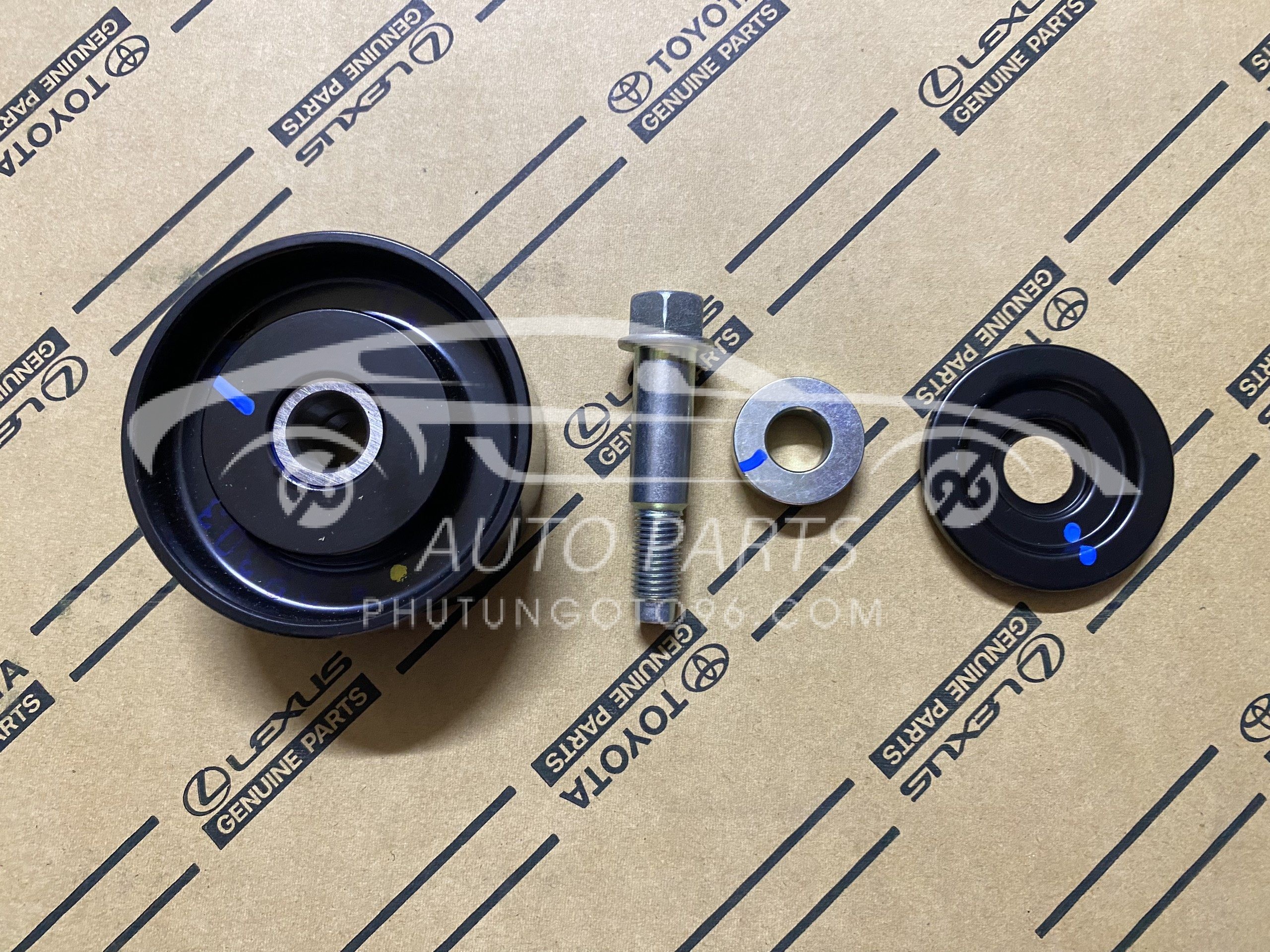 88440-0K010 Bi tỳ dây curoa điều hòa Fortuner - Hiace - Innova